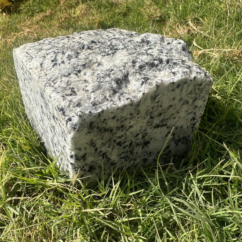 P White Granite Cobblestone 800x800 splitface compressed